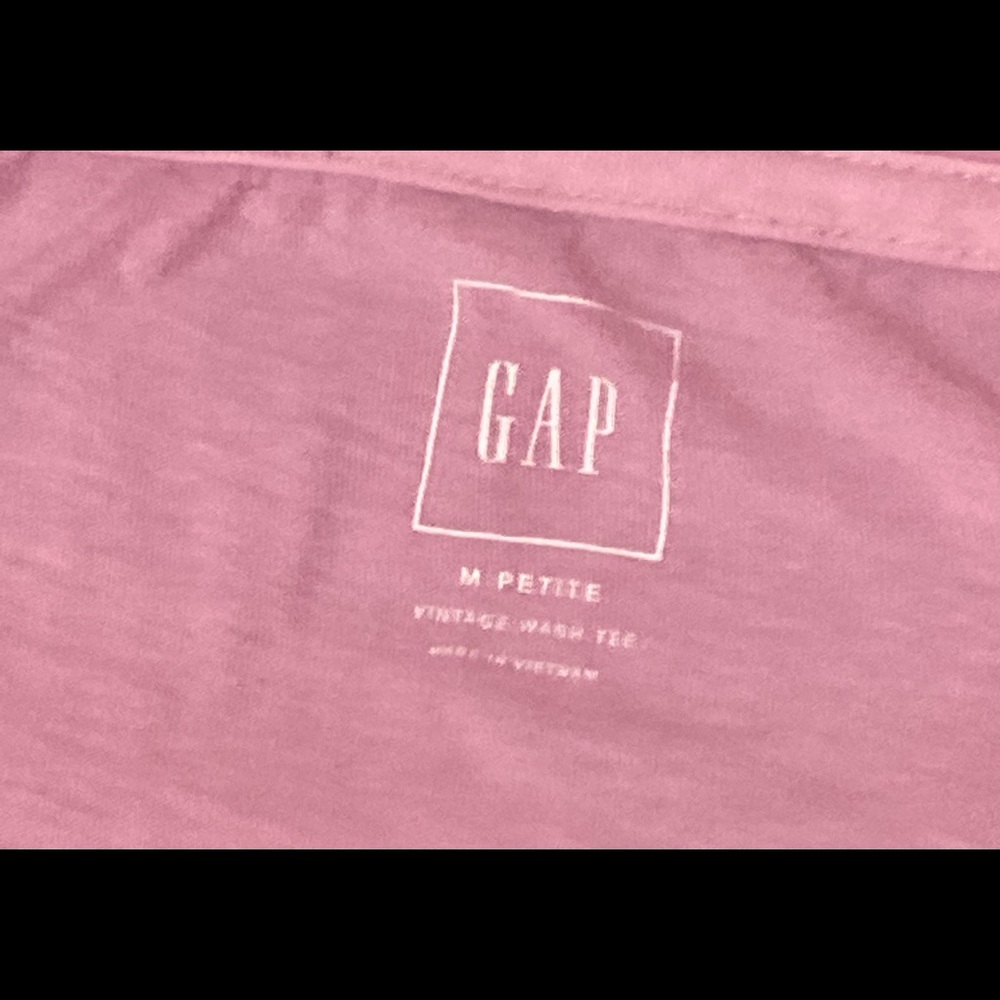 *SOLD* NEW GAP Pocket Tee - Picture 3 of 5